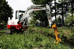 Takeuchi TB260 PELLE INTERMÉDIAIRE