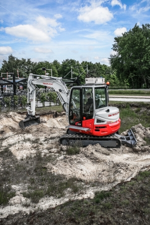 Takeuchi TB260 PELLE INTERMÉDIAIRE