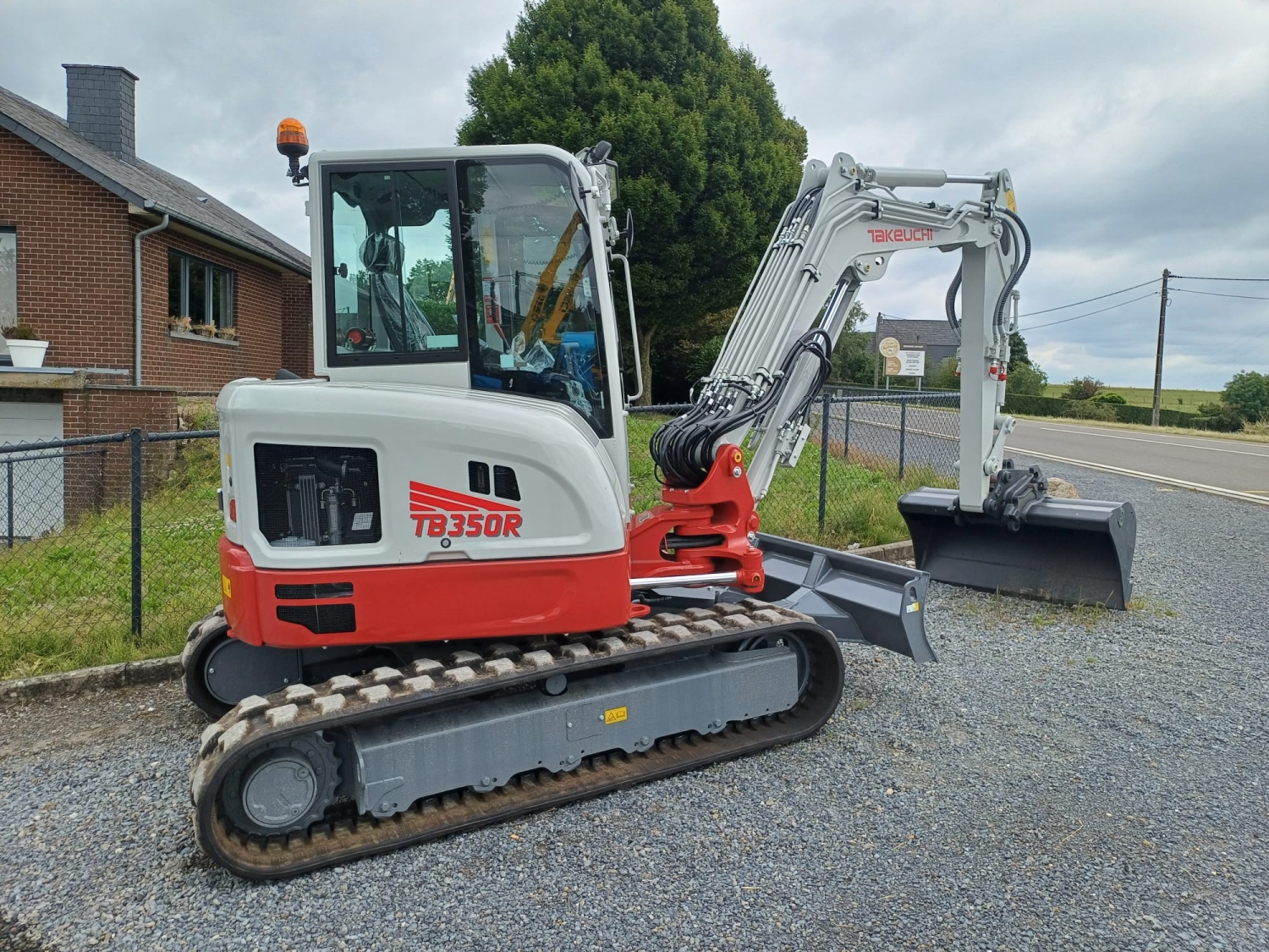 Photo de MINI-PELLE TAKEUCHI TB350R LSA COMPLEET