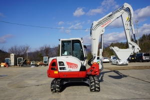 Takeuchi TB370 MONOBOOM – PELLE INTERMÉDIAIRE