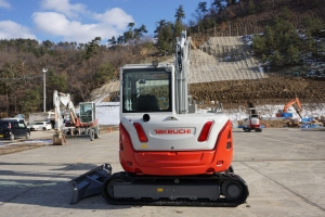 Takeuchi TB370 MONOBOOM – PELLE INTERMÉDIAIRE